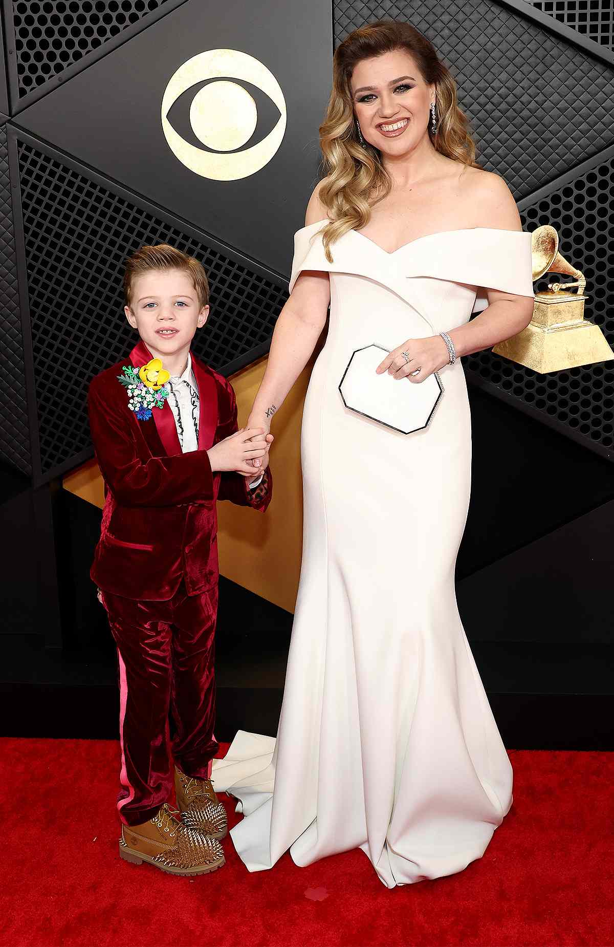People Magazine - Kelly Clarkson brings son Remington to the Grammys